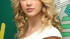 Blondes woman taylor swift