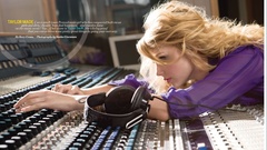 Blondes woman taylor swift