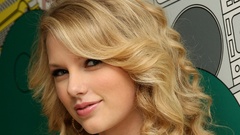 Blondes woman taylor swift