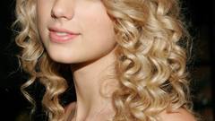 Blondes woman taylor swift