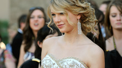 Blondes woman taylor swift
