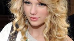 Blondes woman taylor swift