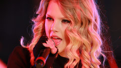 Blondes woman taylor swift