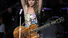 Blondes woman taylor swift