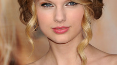 Blondes woman taylor swift