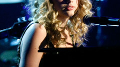 Blondes woman taylor swift