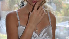 Blondes woman taylor swift