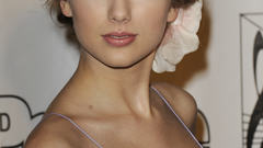 Blondes woman taylor swift