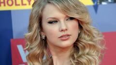 Blondes woman taylor swift