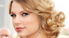 Blondes woman taylor swift