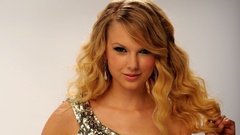 Blondes woman taylor swift