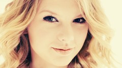 Blondes woman taylor swift