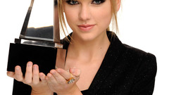 Blondes woman taylor swift