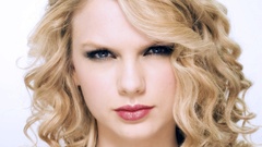 Blondes woman taylor swift
