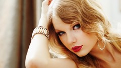 Blondes woman taylor swift