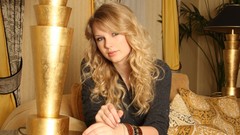 Blondes woman taylor swift