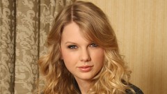 Blondes woman taylor swift