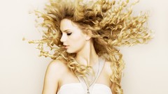Blondes woman taylor swift
