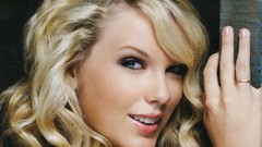 Blondes woman taylor swift