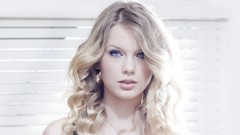Blondes woman taylor swift