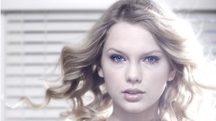 Blondes woman taylor swift