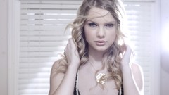Blondes woman taylor swift