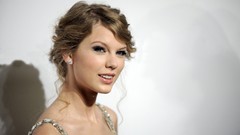 Blondes woman taylor swift