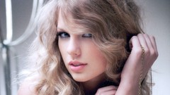 Blondes woman taylor swift