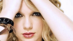Blondes woman taylor swift