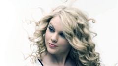 Blondes woman taylor swift