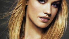 Blondes yvonne strahovski