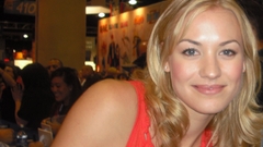 Blondes yvonne strahovski