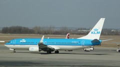 Blue Aircraft Green klm Carpat Air B737-800