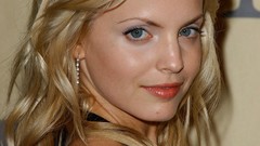 Blue eyes mena suvari