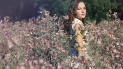 Blue woman live brunettes lip gloss reality