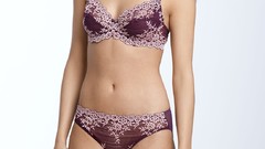 Bra models Fernanda Prada