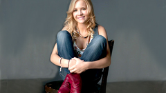 Britt robertson blondes jeans