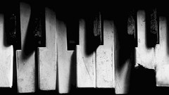 Broken grunge piano keys