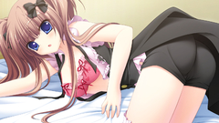 Brunettes beds bra game