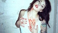 Brunettes blondes tattoos legs