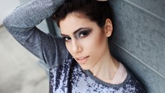 Brunettes models Cansin Koek