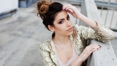 Brunettes models Cansin Koek