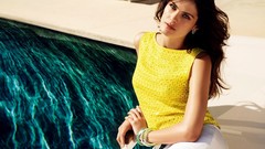 Brunettes models swimming pools Isabeli Fontana