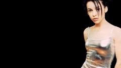 Brunettes silver Lacey Chabert