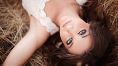 Brunettes Taylor McCutchan