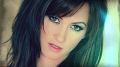 Brunettes Tess Lyndon