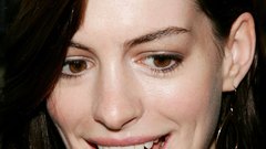 Brunettes woman anne hathaway