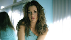 Brunettes woman anne hathaway