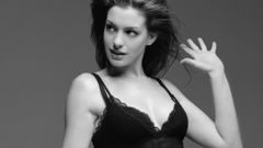 Brunettes woman anne hathaway