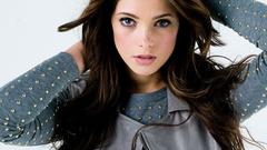 Brunettes woman ashley greene